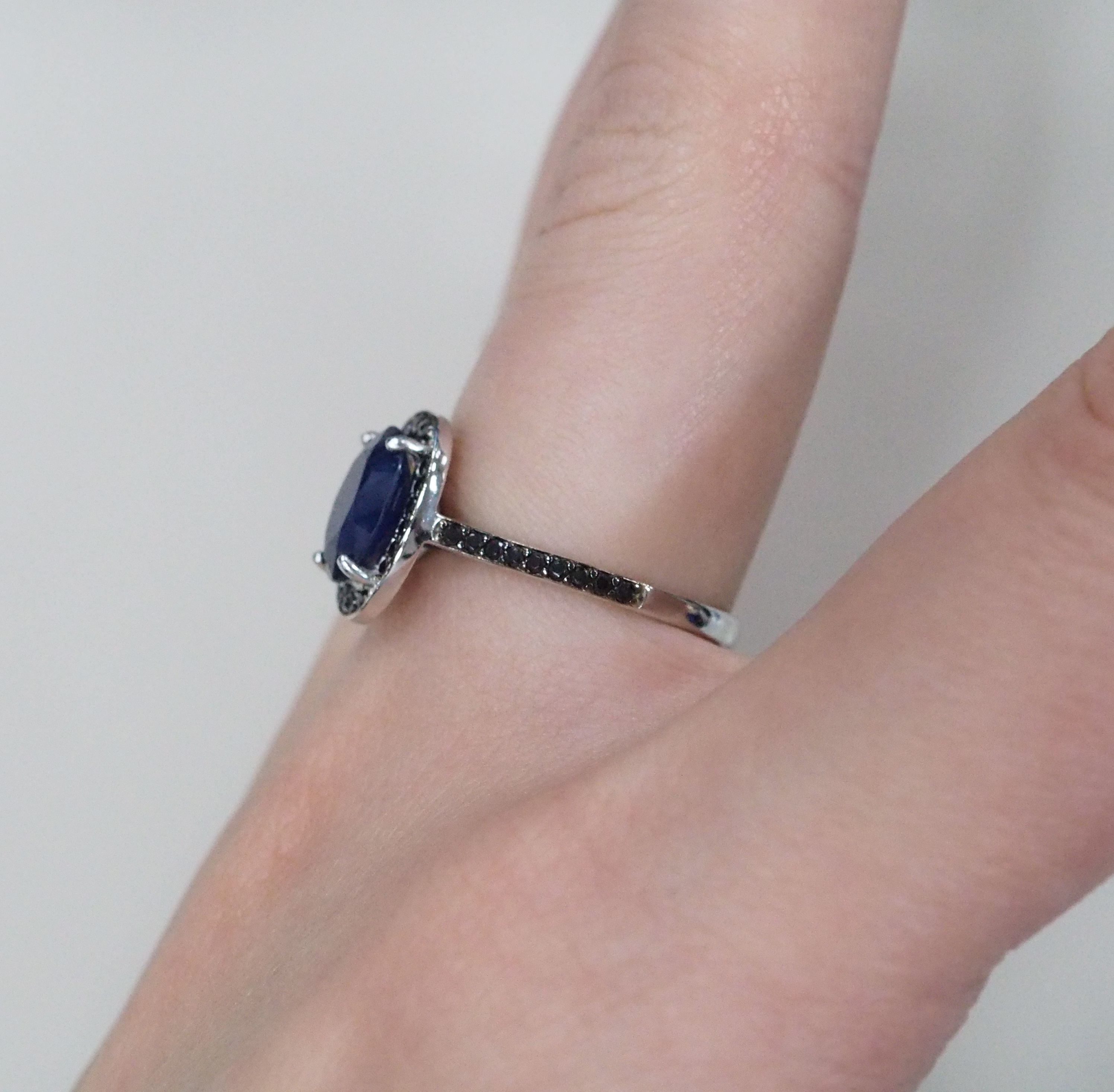 Серебряное кольцо с сапфиром